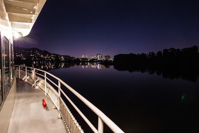 2.5-hour Dinner Cruise on Willamette River - OMSI, the USS Blueback, and Tilikum Crossing