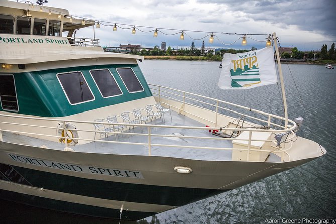 2.5-hour Dinner Cruise on Willamette River - South toward Oaks Amusement Park and Elk Rock Island