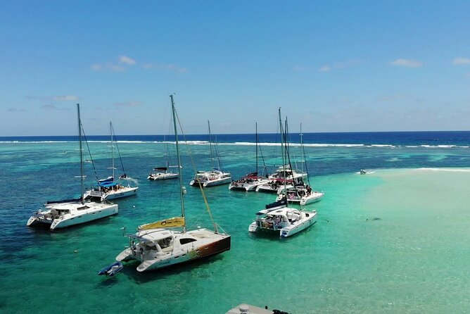 3 North Islands Catamaran Cruise with Lunch & Drinks on island. - Music, drinks, and the group atmosphere
