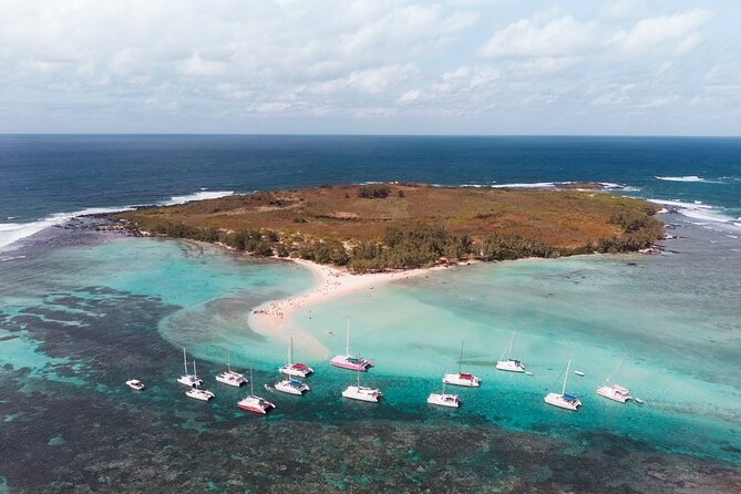 3 North Islands Catamaran Cruise with Lunch & Drinks on island. - Who should book this boat day?