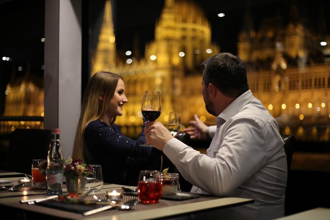 4 Course Dinner Cruise with Operetta, Folk Show and Welcome Drink - The welcome drink is not a drinks package
