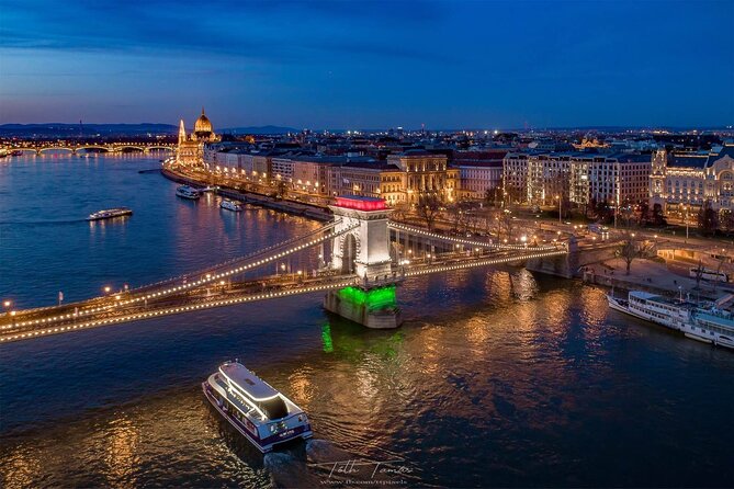 4 Course Dinner Cruise with Operetta, Folk Show and Welcome Drink - Seating and the problem with window tables