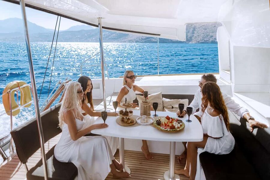 Agios Nikolaos: Spinalonga AM Catamaran Cruise with Lunch - A relaxed way to see Spinalonga from Agios Nikolaos
