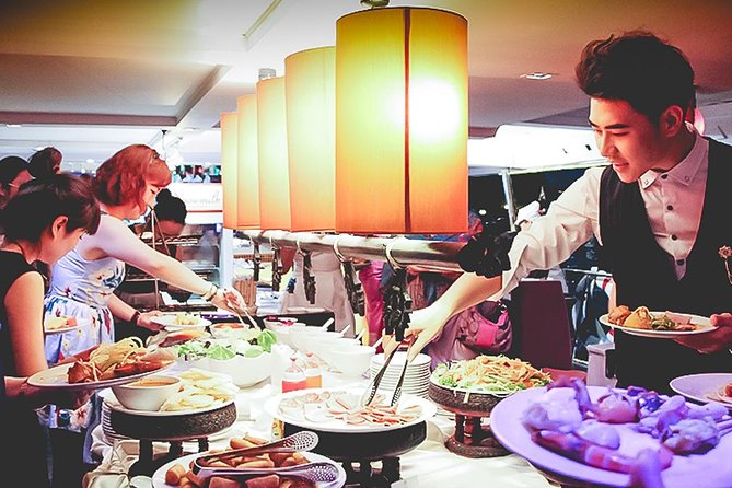 Amazing Chaophraya Dinner Cruise Experience - The Chao Phraya River cruise from 7:15 to 9:15