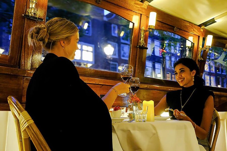 Amsterdam: Luxury Saloon Boat Cruise with 3-Course Dinner - Cruising through the UNESCO historic center