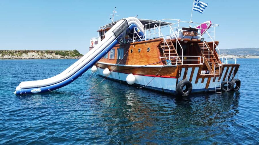 Argostoli: Full-Day Boat Cruise with Lunch - White Rocks, the first stop for swimming