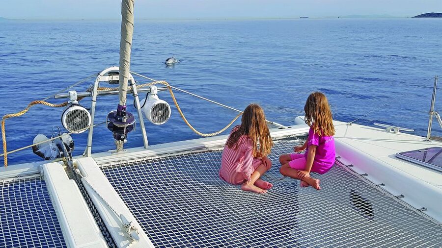 Athens: Riviera Catamaran Cruise with Meal and Drinks - The return trip and changing light