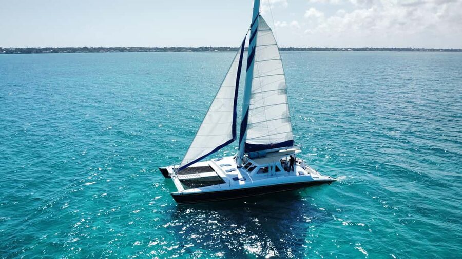 Bahamas: Swimming Pigs & Snorkeling Cruise with Lunch & Rum - Turtles and a Junkanoo finish