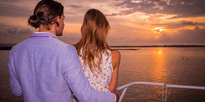 Bali/Benoa: Sunset Dinner Cruise with Show and Live Music - Boarding at Benoa Harbor with a welcome drink