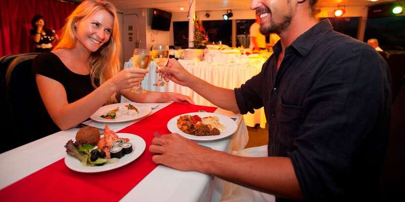 Bali/Benoa: Sunset Dinner Cruise with Show and Live Music - A family-friendly Nusantara show after dinner