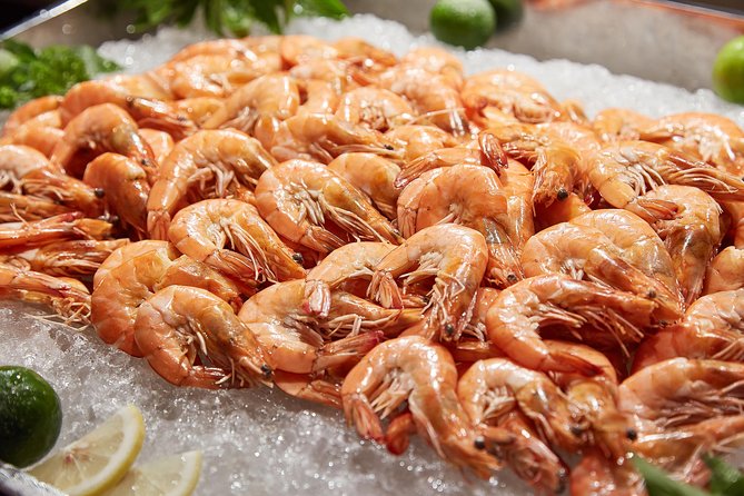Bangkok: 2-Hour Dinner Cruise on the Chao Phraya Princess - Live music and the social atmosphere