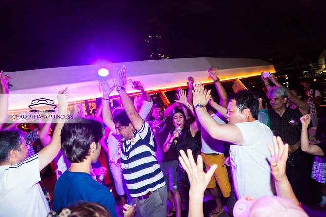 Bangkok: 2-Hour Dinner Cruise on the Chao Phraya Princess - Seating, crowds, and boarding realities