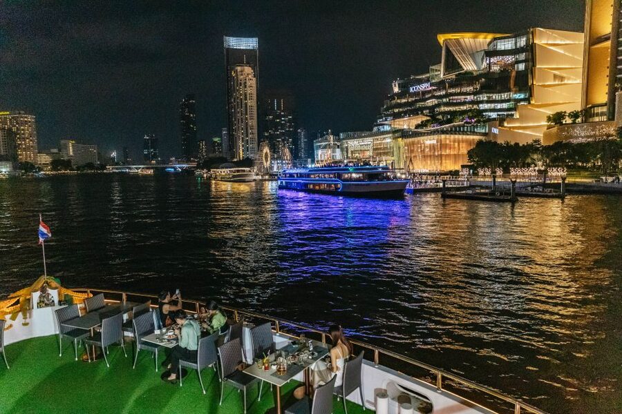 Bangkok: Alangka Luxury Buffet Dinner Cruise With Live Music - Live music and traditional Thai dance