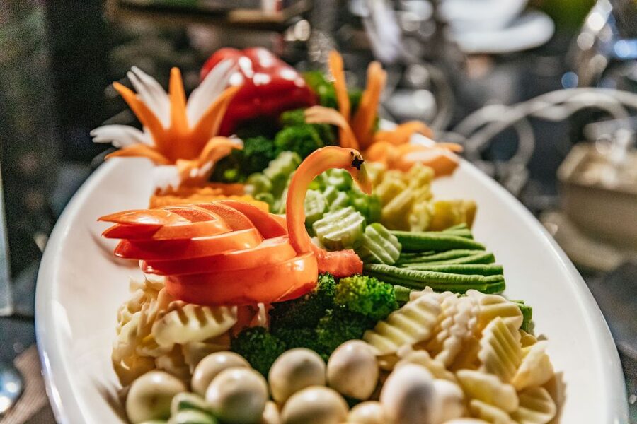 Bangkok: Alangka Luxury Buffet Dinner Cruise With Live Music - Who will enjoy this cruise most
