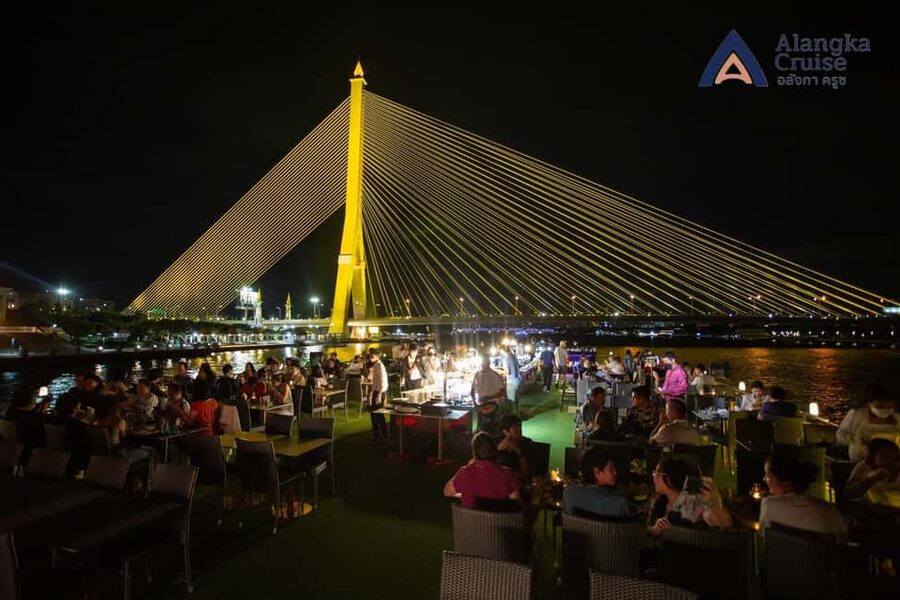 Bangkok: Alangka Luxury Cruise with Buffet and Live Music - Wat Pho and the Grand Palace from the water