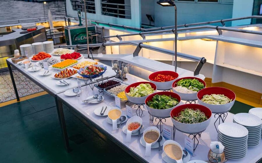 Bangkok: Carnival Dinner Cruise with Free-Flow Beer & Buffet - Who will enjoy this most