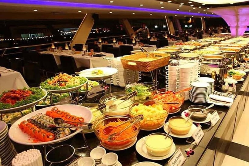 Bangkok: Chao Phraya Princess Cruise with Buffet - Live music and the mood onboard