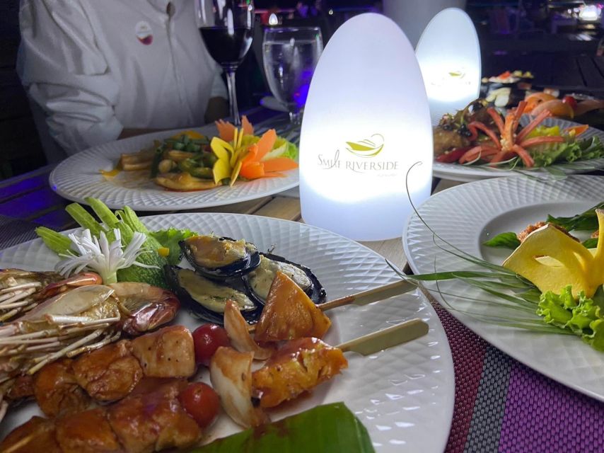Bangkok: Chao Phraya River Buffet Dinner Cruise - The buffet: plenty of choice, uneven timing
