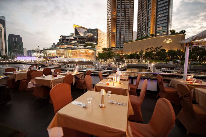 Bangkok Dinner Cruise on the Chao Phraya River - Music, dancing, and the touristy side of the evening
