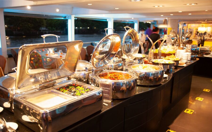 Bangkok: Grand Chao Phraya Dinner Cruise with Live Show - Arriving at Asiatique Warehouse 7