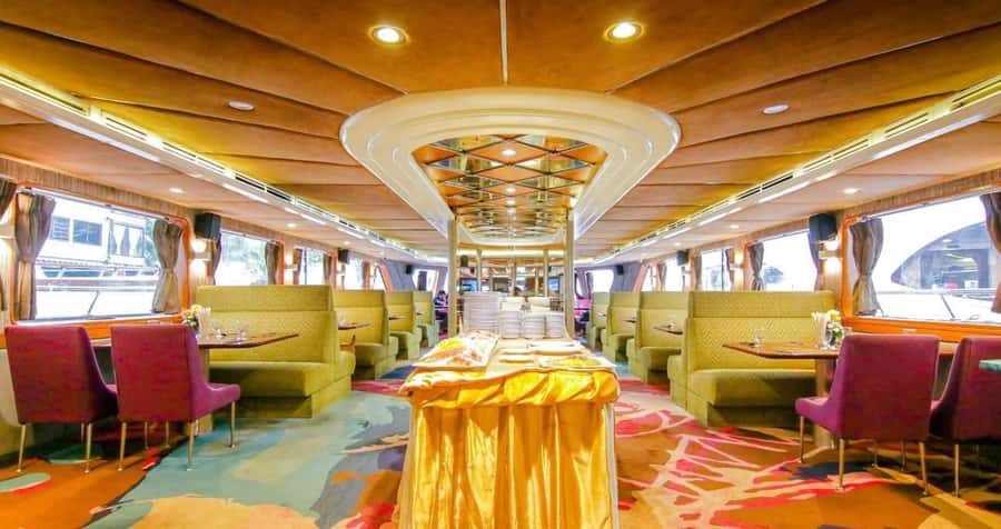 Bangkok: Grand Pearl Dinner Cruise with Hotel Transfer - A Thai welcome before the boat leaves