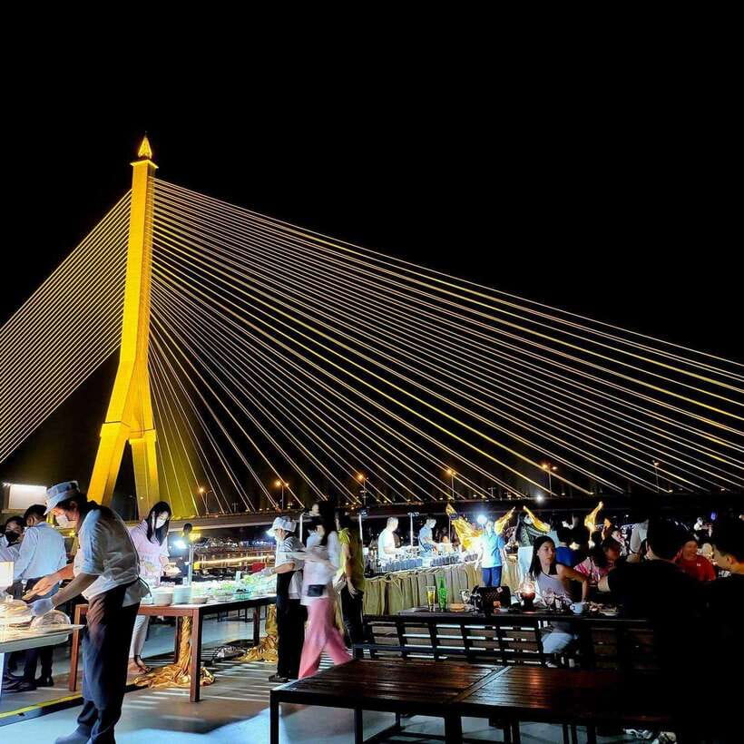 Bangkok: Luxury White Dinner Cruise Free Flow Beer and Wine - What the boat feels like once you are aboard