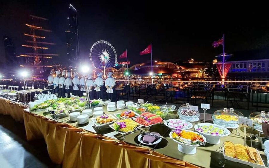 Bangkok: Luxury White Sunset or Dinner Cruise with Beer - Deck views, seating, and comfort