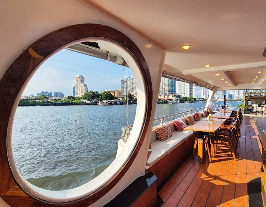 Bangkok: New Horizon Dinner Cruise with Buffet & Beer - How the beer package affects the value