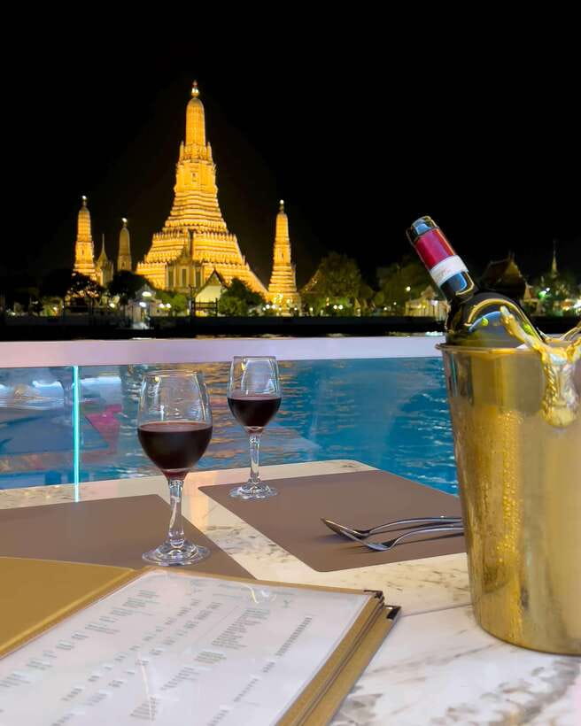 Bangkok: Royal Galaxy Dinner Cruise with Siam Fantasy Show - Cruising past Wat Arun and the Grand Palace
