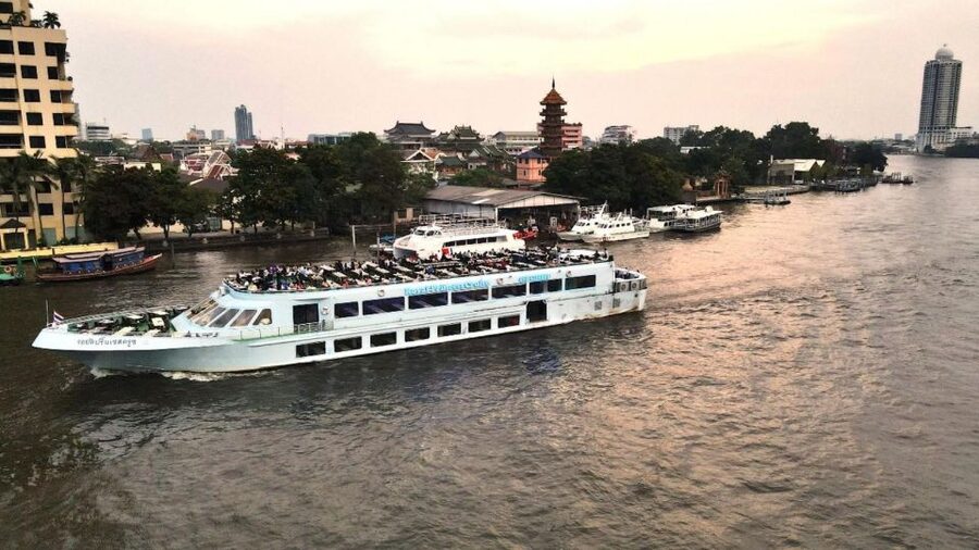 Bangkok: Royal Princess Chao Phraya Dinner Cruise - Getting to Asiatique and finding Pier 1