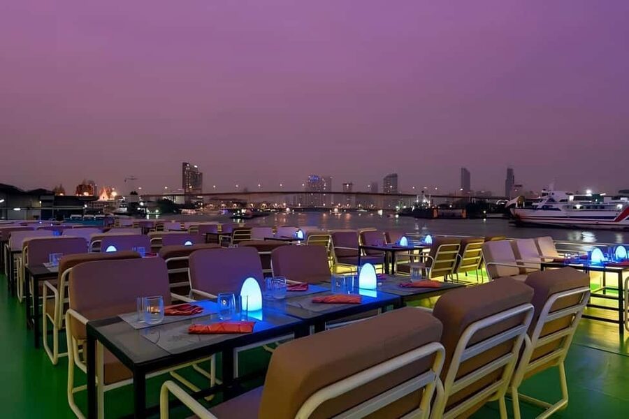 Bangkok: Royal Princess Cruise with Buffet Dinner & Show - Live music and the evening atmosphere