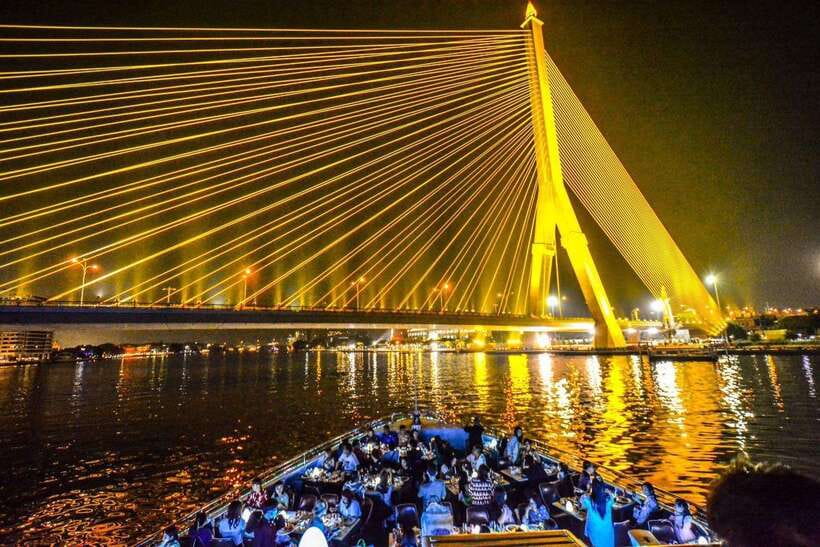 Bangkok: Royal Princess River Dinner Cruise with Live Music - Why the Chao Phraya makes a good dinner setting