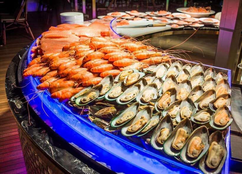 Bangkok: Royal Princess River Dinner Cruise with Live Music - Finding Warehouse 7-8 at Asiatique