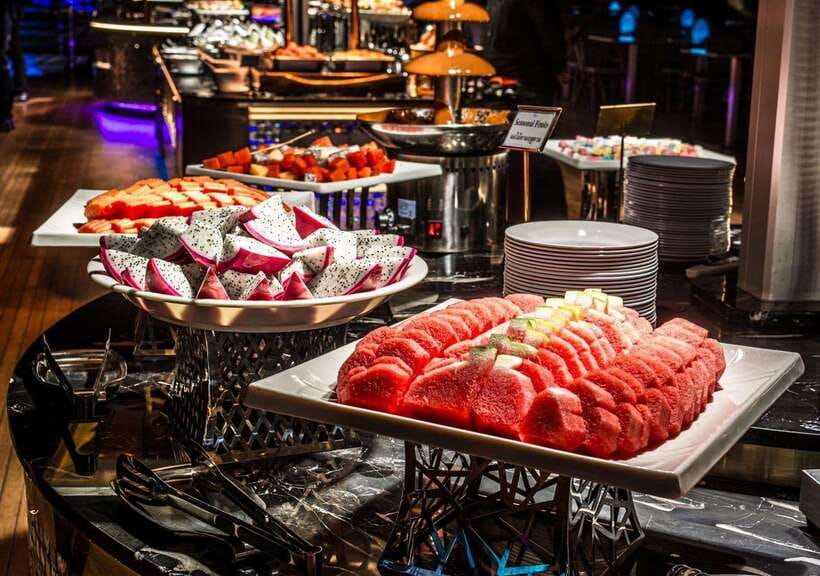 Bangkok: Royal Princess River Dinner Cruise with Live Music - Who should book this cruise?