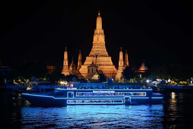 Bangkok: Royal Princess River Dinner Cruise with Live Music - What the Royal Princess is like onboard