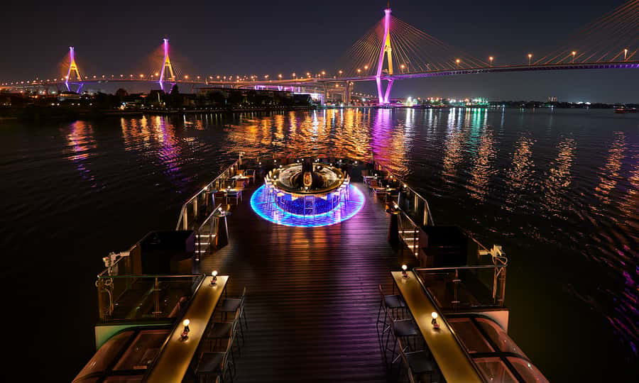 Bangkok: Saffron Chao Phraya River Dinner Cruise - A graceful way to see Bangkok after dark