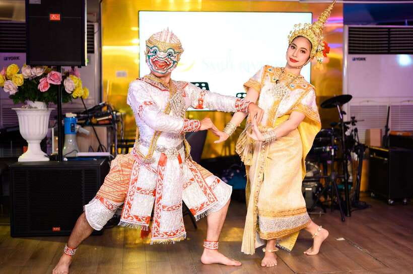 Bangkok: Smile Riverside Dinner Cruise - ICONSIAM: a modern start beside the river