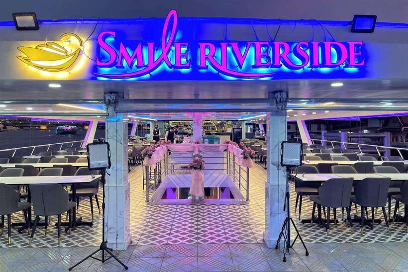 Bangkok: Smile Riverside Dinner Cruise - Thai dance, cabaret, and the volume question