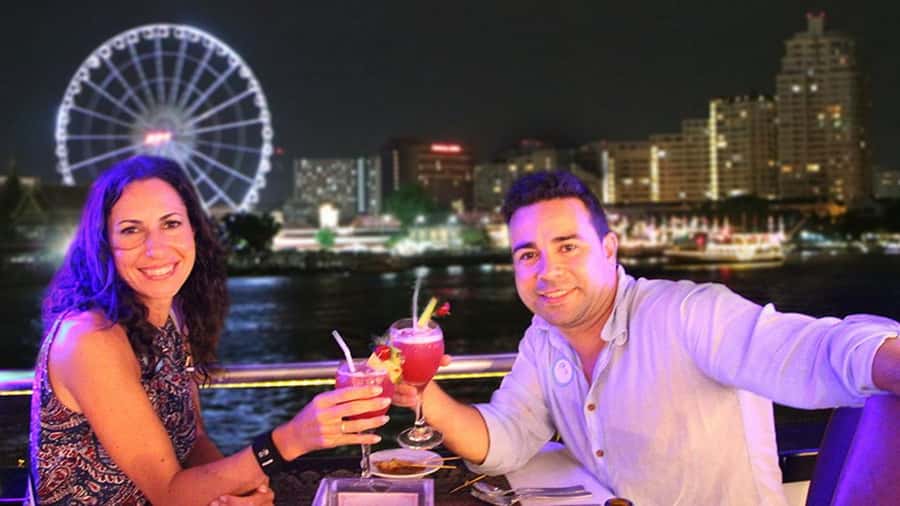 Bangkok: The Opulence Chao Phraya Lavish Dinner Cruise - What is on the buffet