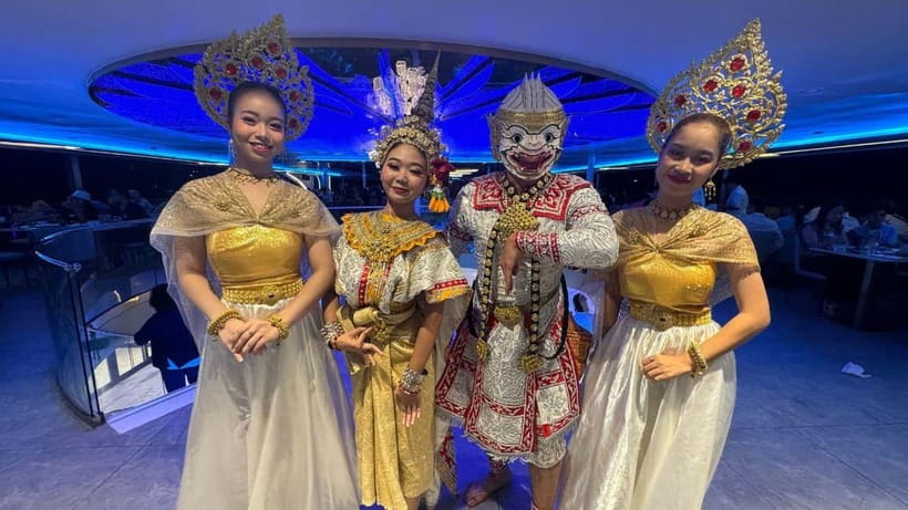 Bangkok: The Planet Chao Phraya River Dinner Cruise - The welcome drink and first look from the boat