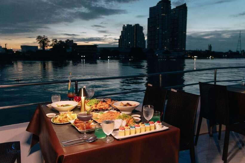 Bangkok: Unicorn Chao Phraya River Dinner Cruise - Two hours on the Chao Phraya River