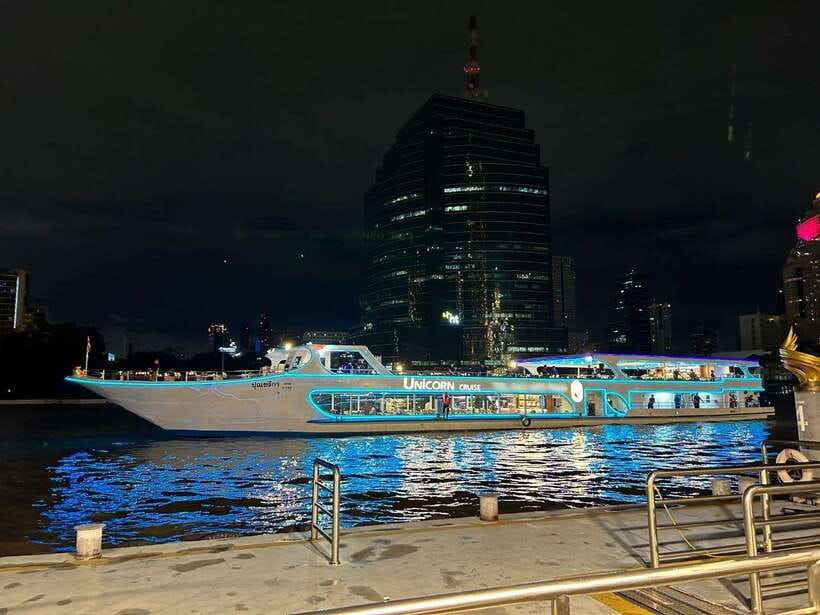 Bangkok: Unicorn Chao Phraya River Dinner Cruise - The first views: River City Bangkok and Wat Arun