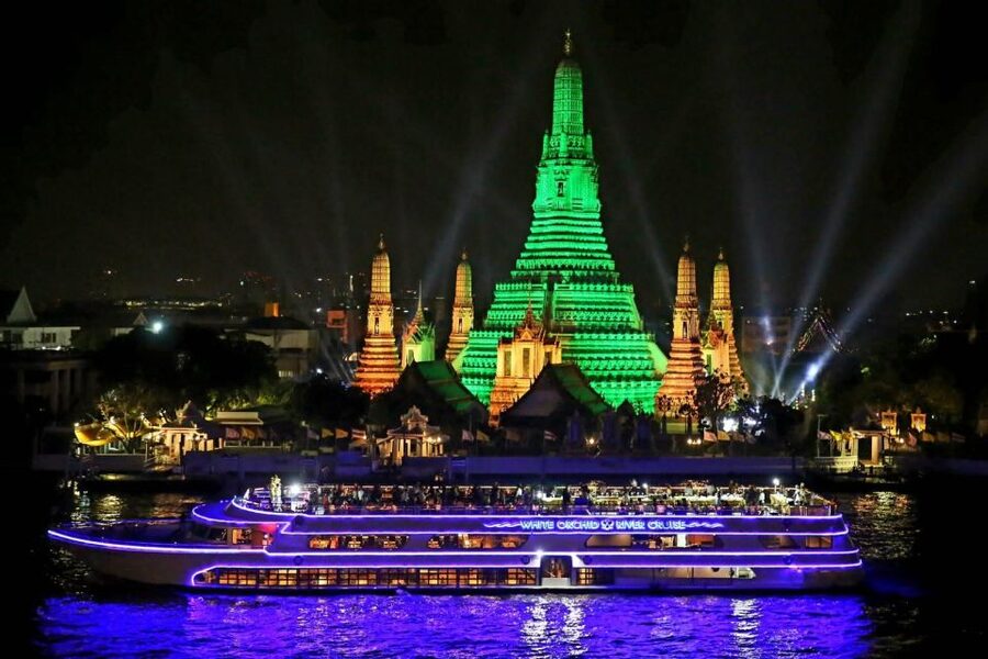 Bangkok: White Orchid Chao Phraya Dinner Cruise - Finding the best place on board