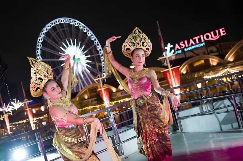 Bangkok: White Orchid Chao Phraya Dinner Cruise free Beer - Who will enjoy this cruise most