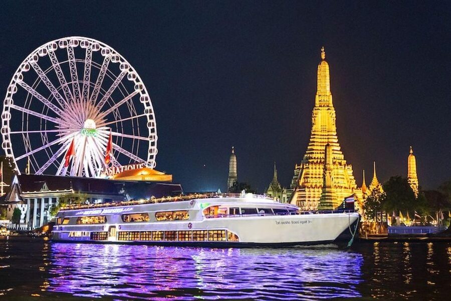 Bangkok: White Orchid Chao Phraya Dinner Cruise free Beer - Boarding the White Orchid and finding your place