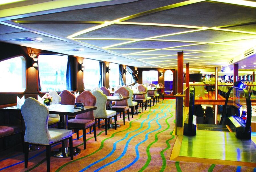 Bangkok: Wonderful Pearl Dinner Cruise at River City Pier - Live band music and classic Thai dance