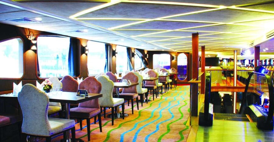 Bangkok: Wonderful Pearl Dinner Cruise at River City Pier - Crossing toward Rama VIII Bridge