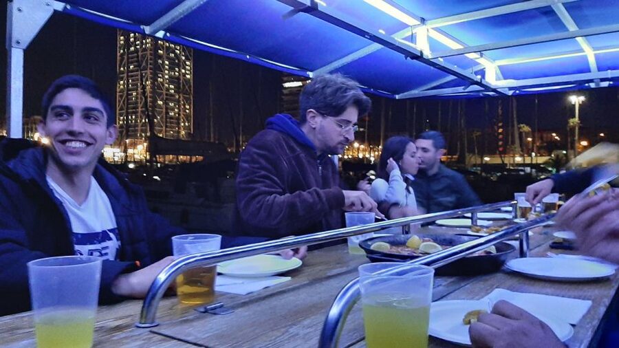 Barcelona: Private Evening Cruise with Dinner and Drinks - Key points to know before you book