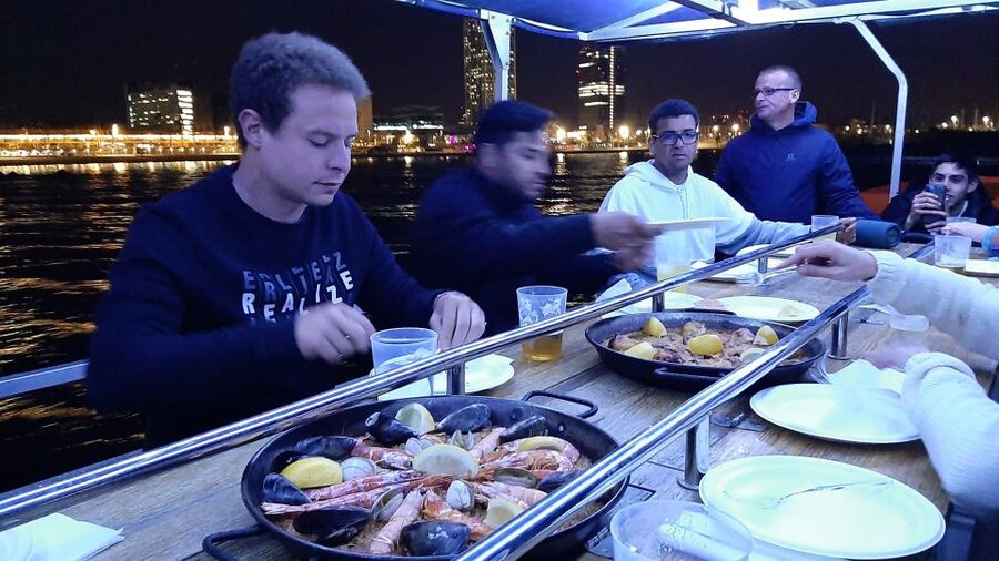 Barcelona: Private Evening Cruise with Dinner and Drinks - What the skipper adds to the evening