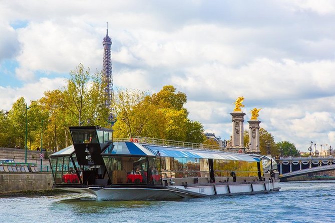 Bateaux Mouches Christmas Special Lunch Cruise in Paris - Key details before you book